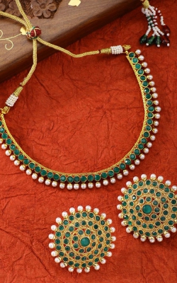 Green Stone Studded Choker Necklace Jewellery Set